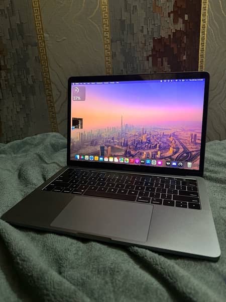 MacBook pro 2019 13 inch 128gb 3