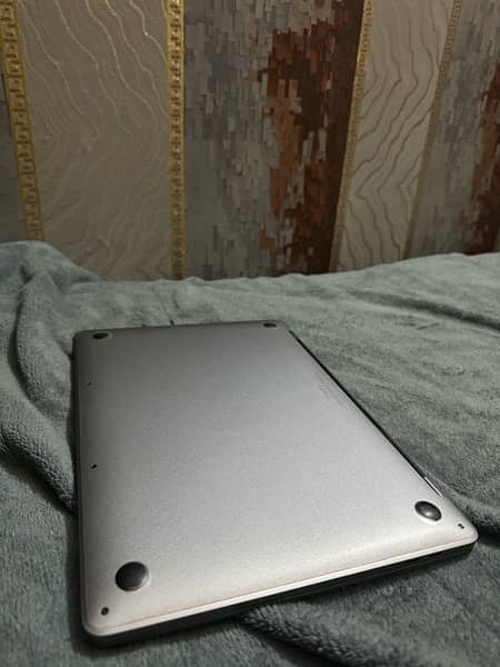 MacBook pro 2019 13 inch 128gb 5