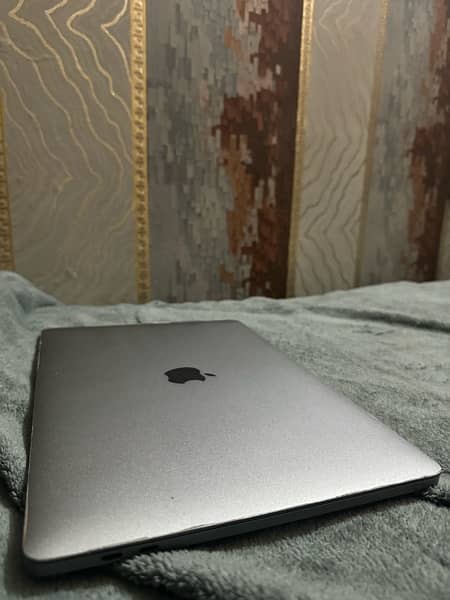 MacBook pro 2019 13 inch 128gb 6