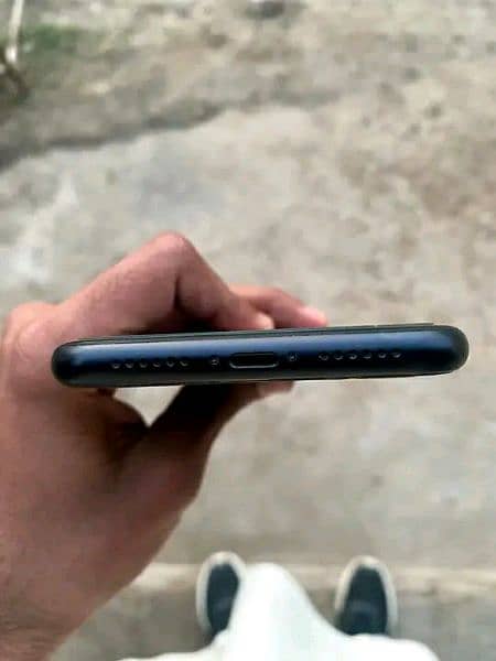 iPhone XR 6