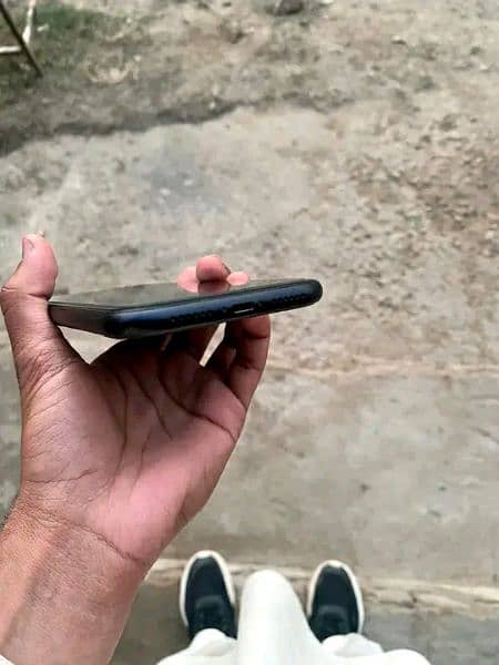 iPhone XR 7