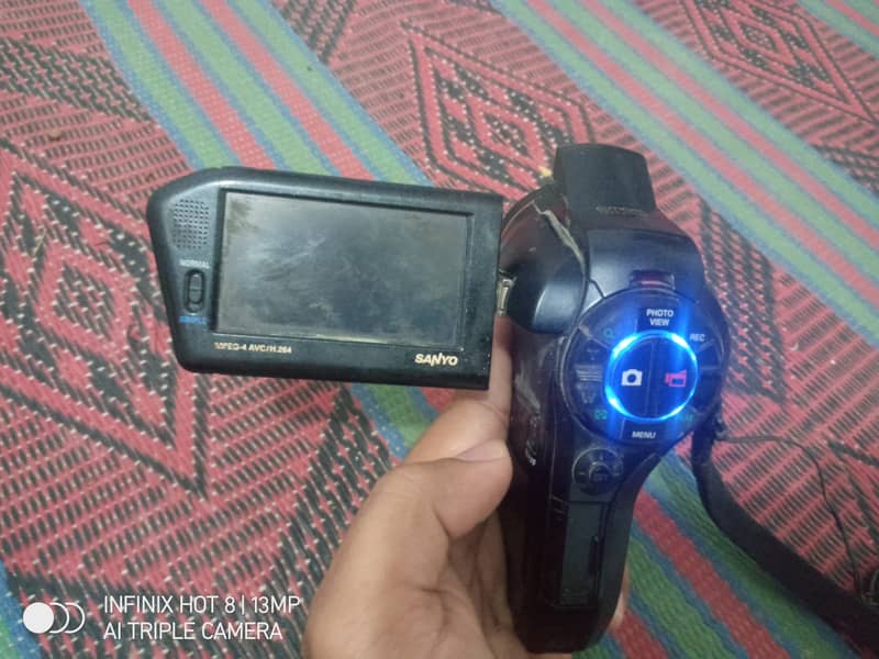 Handi Camera want to sell it urgently price is negociable 2500 is finl 5