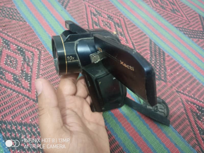 Handi Camera want to sell it urgently price is negociable 2500 is finl 3