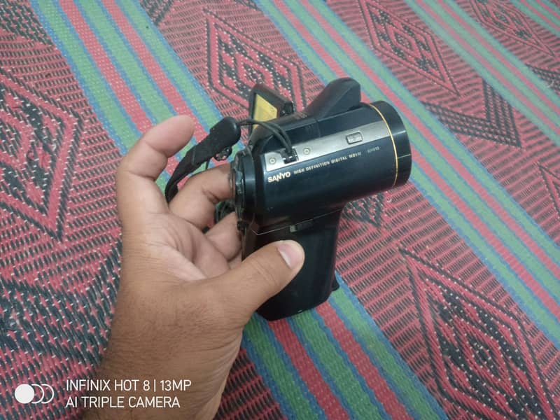 Handi Camera want to sell it urgently price is negociable 2500 is finl 6