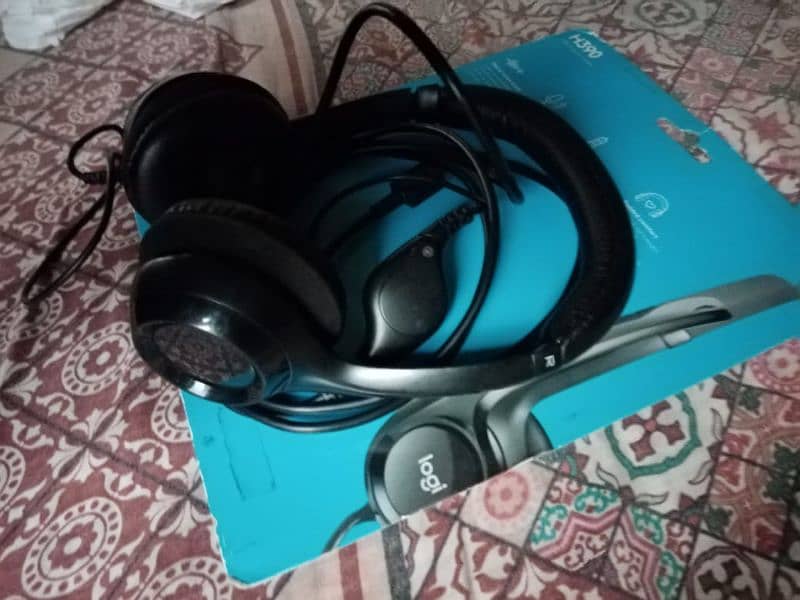 Logitech headfone usb 1