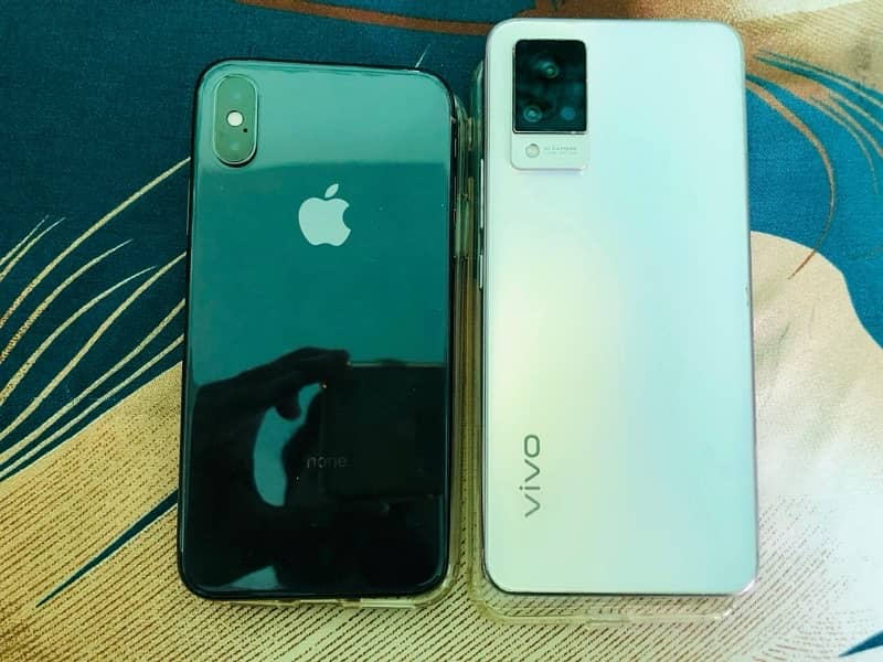 IPhone XS and Vivo v21 0