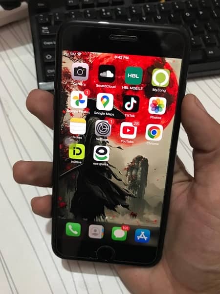 iphone 7Plus 32gb Pta approved 4