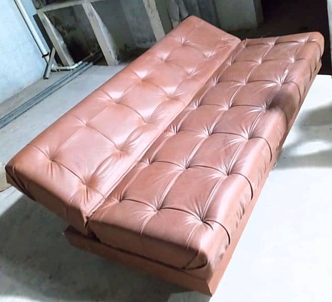 A SOFA CUMBED WITH ADJUSTABLE BACKREST 0