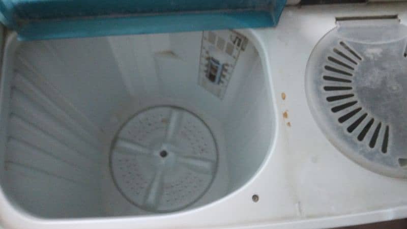 dawlance washing machine in good condition 4