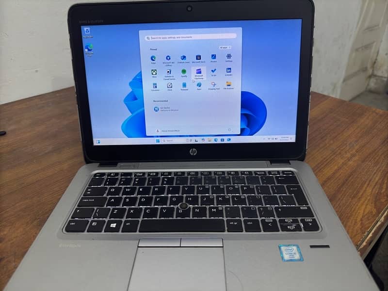 HP Laptop (Elitebook 820 G3) 3