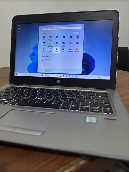 HP Laptop (Elitebook 820 G3) 4