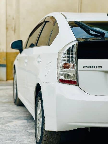 Toyota Prius 2011 6