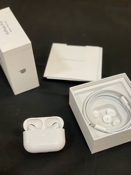 MWP22AM/A AirPods Pro with Wireless Charging Case 0