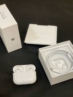 MWP22AM/A AirPods Pro with Wireless Charging Case