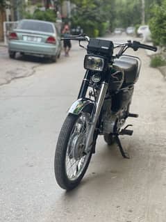 Honda cg 125 with golden number laga hua double Samaan hai apny Naam