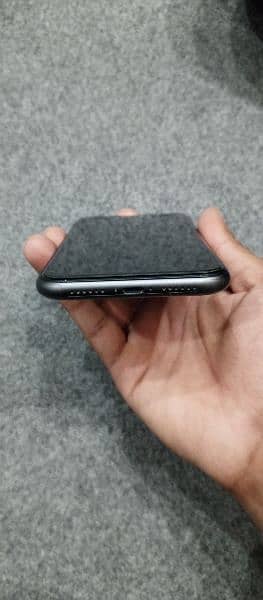 iphone 11 non pta, 10/10 condition, battery 95% original,
128gb 7