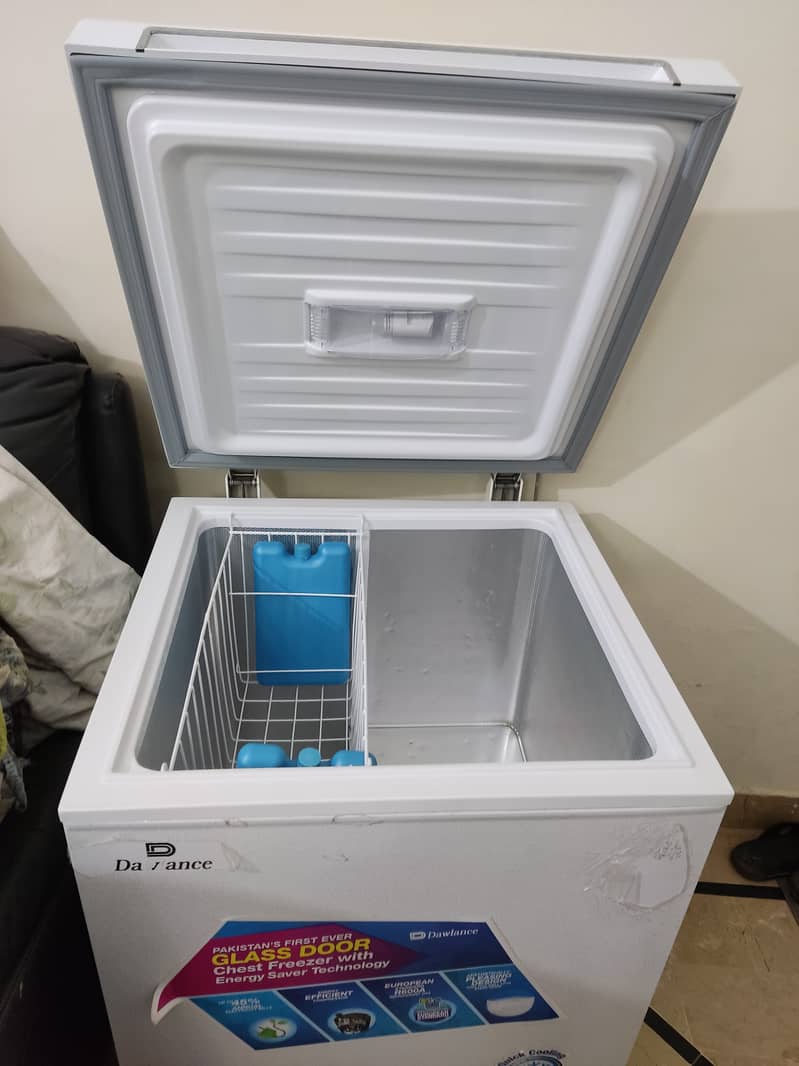 Dawlance Single Door Deep freezer inverter. glass door 3