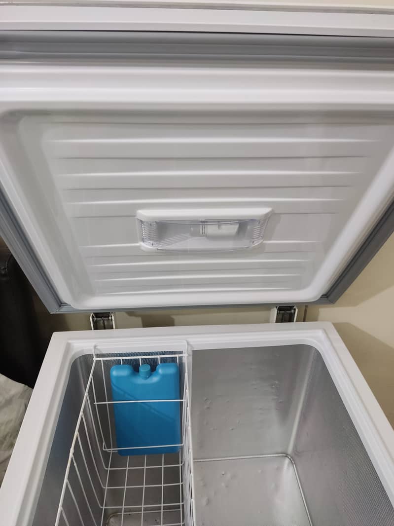 Dawlance Single Door Deep freezer inverter. glass door 4