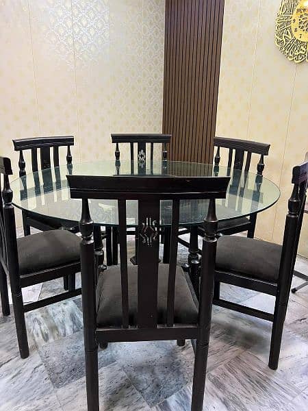 6 Seater Round Glass Dining Table 3