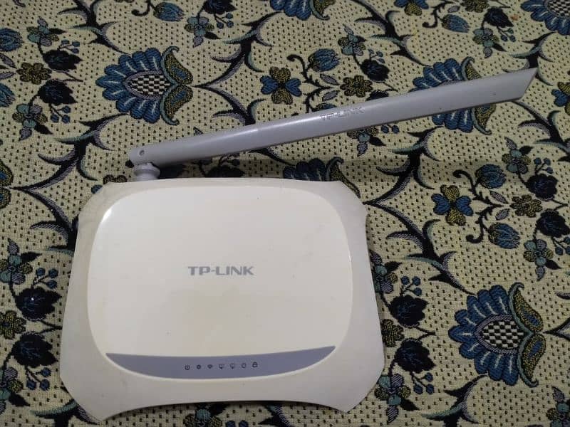 TP-LINK 150Mbps Wireless Router with power Adapter 0