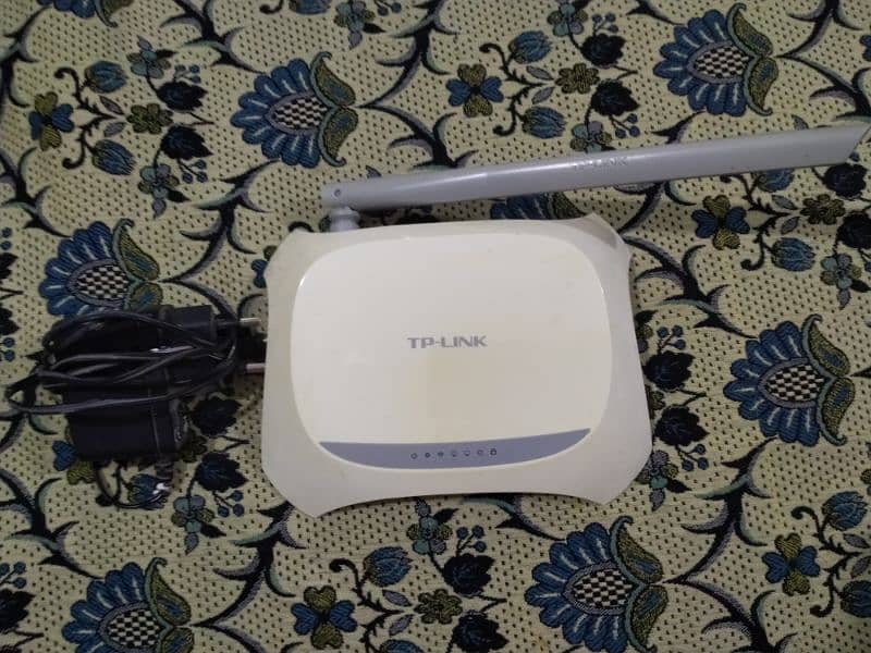 TP-LINK 150Mbps Wireless Router with power Adapter 2