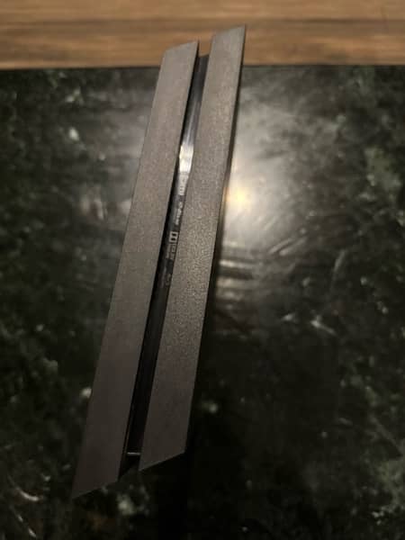 ps4 in excellent condition 1