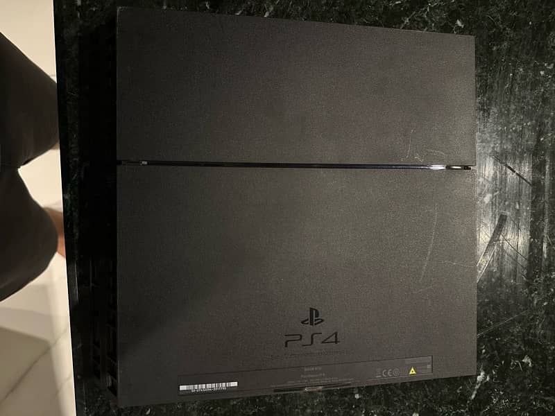 ps4 in excellent condition 4