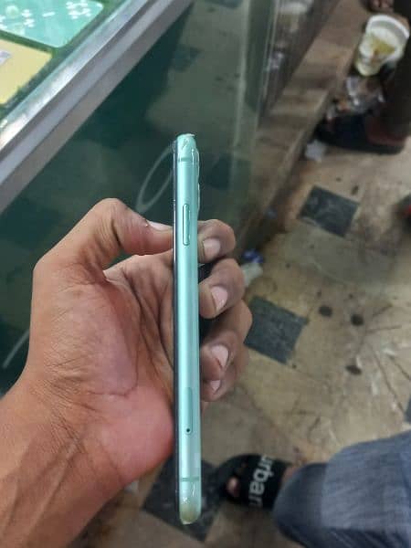 iPhone 11 sale karna hai 1