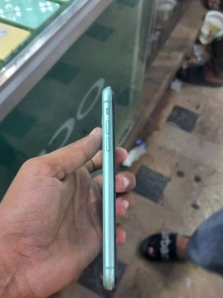 iPhone 11 sale karna hai 2