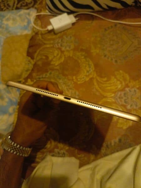 IPAD 8 GENERATION 128 GB WITH BOX 0