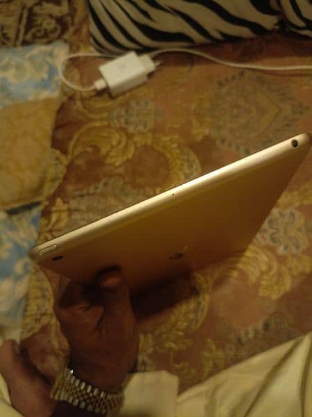 IPAD 8 GENERATION 128 GB WITH BOX 3