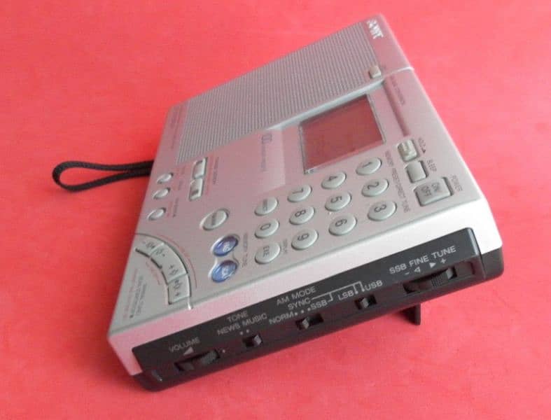 Sony ICF-SW7600GR Multi Band World Receiver Radio 2