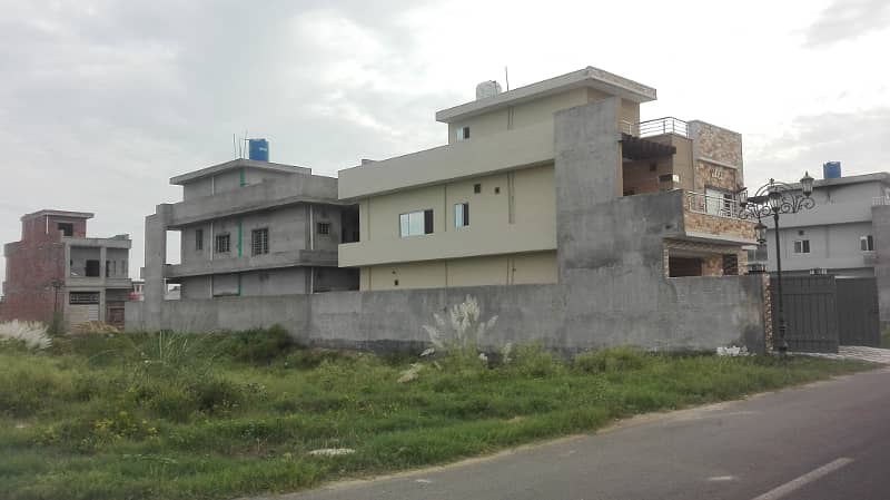 Super Hot Location 5 Marla Plot For Sale In Eden Gardens Lahore 2