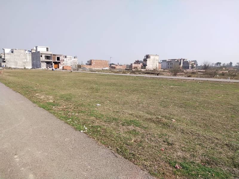 Super Hot Location 5 Marla Plot For Sale In Eden Gardens Lahore 3