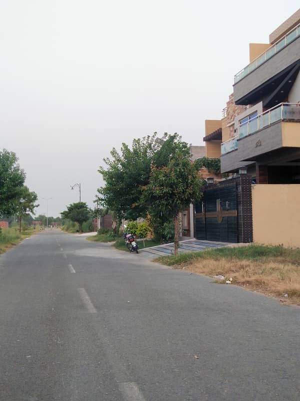 Super Hot Location 5 Marla Plot For Sale In Eden Gardens Lahore 24