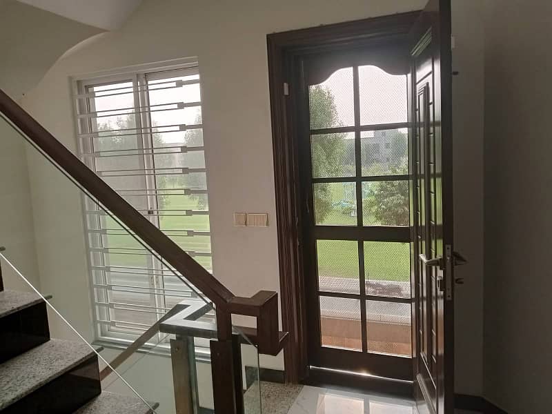 10 Marla House Available For Rent In Overseas B Bahria Town, Lahore 4