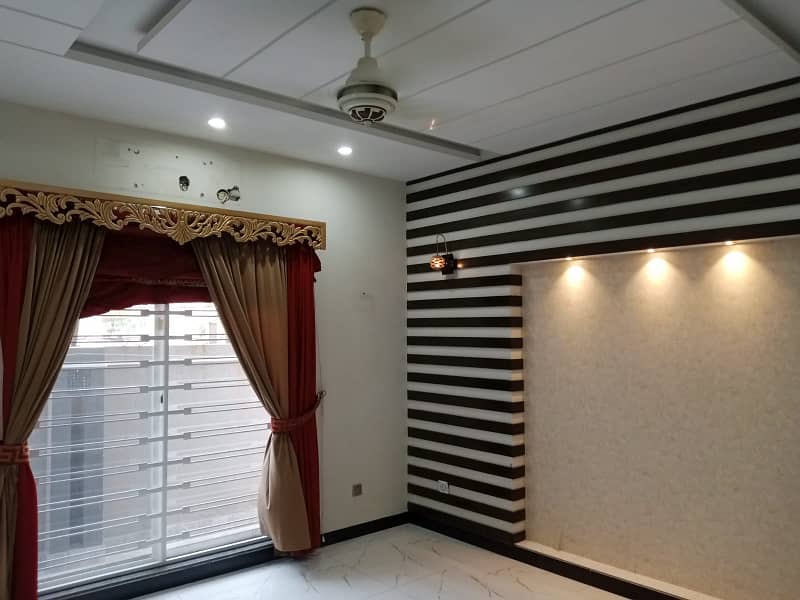 10 Marla House Available For Rent In Overseas B Bahria Town, Lahore 28