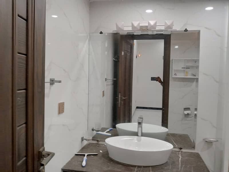 10 Marla House Available For Rent In Overseas B Bahria Town, Lahore 33