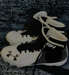 UNDER ARMOUR ORIGINAL BH CLEATS BLACK AND WHITE 0