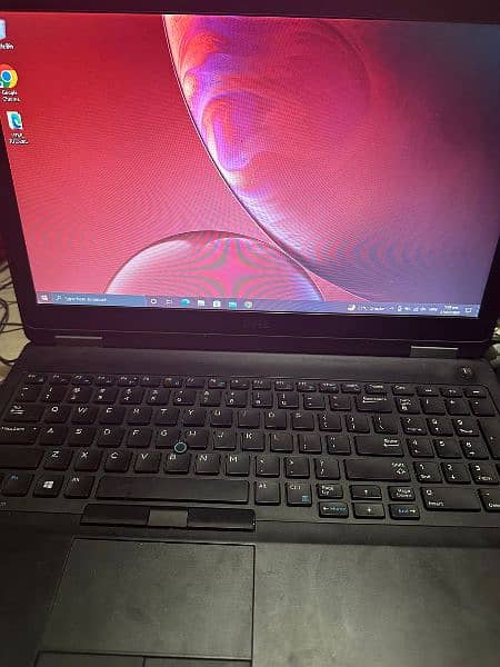 Dell Latitude E5570 • i7 6820HQ (6th Gen) 1