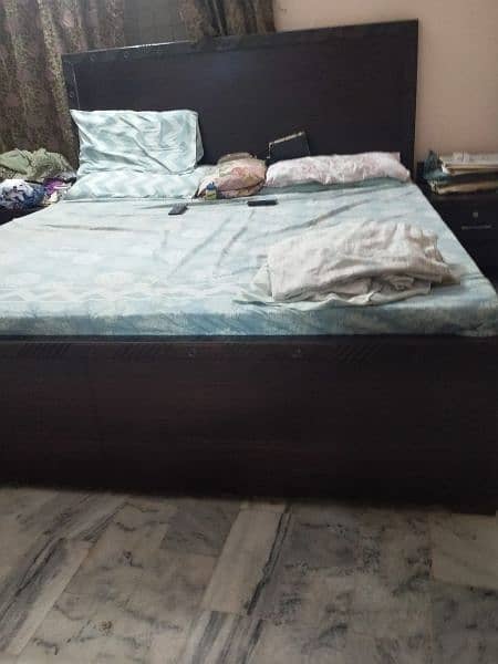 bed set with dressing and side tables 0