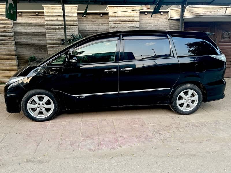 Toyota Estima 2011 3