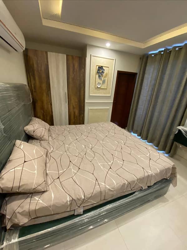 1 Bedroom VIP Full furnish flat per day available in Bahria town Lahore 17