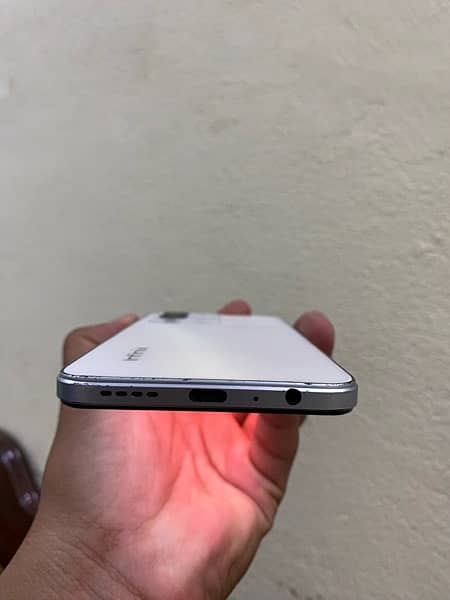 infinix note 12 white colour 8/128screen damage with box chrger pta 3