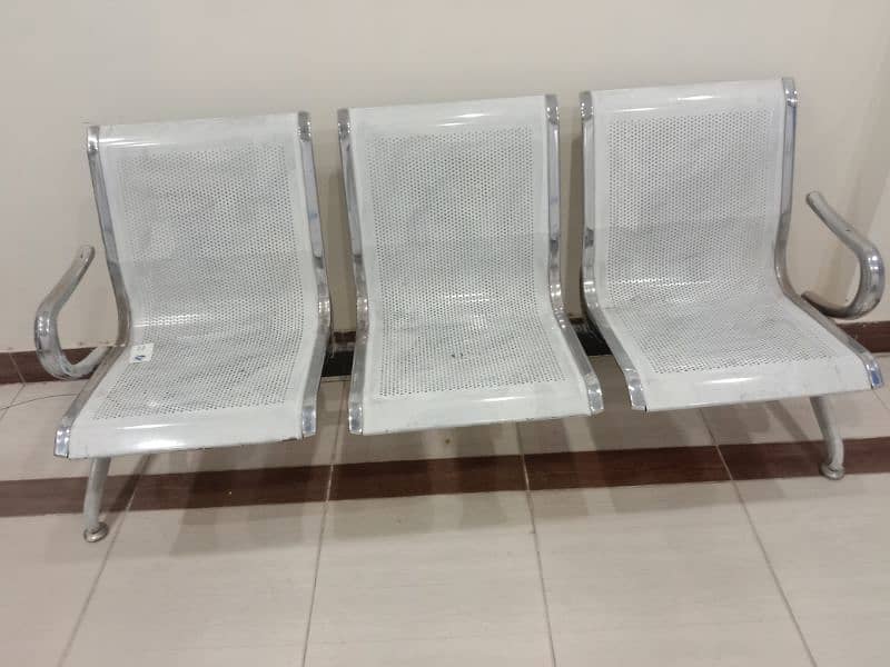 3 seater two chairs two chair and signel 0