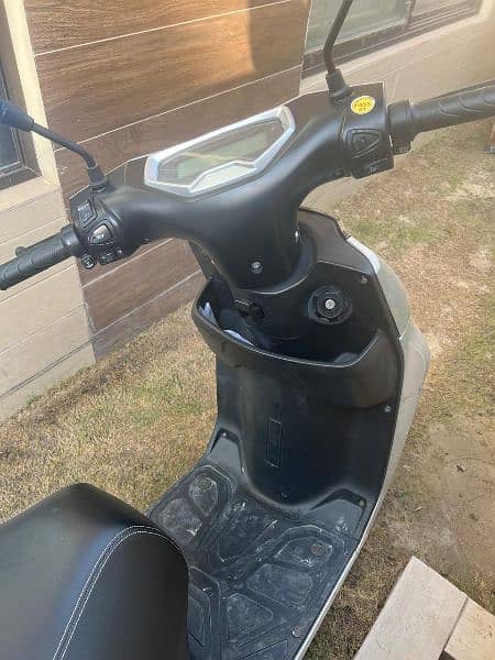 Metro T9 scooty for sale 2