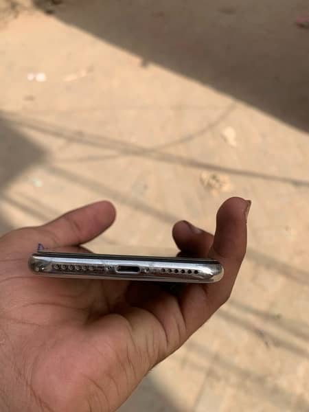 iPhone XR Factory unlock    iPhone X available 7