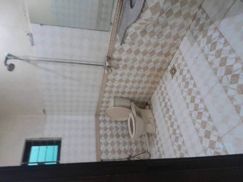 10 marla Full hous available for rent wapda Town F2 2