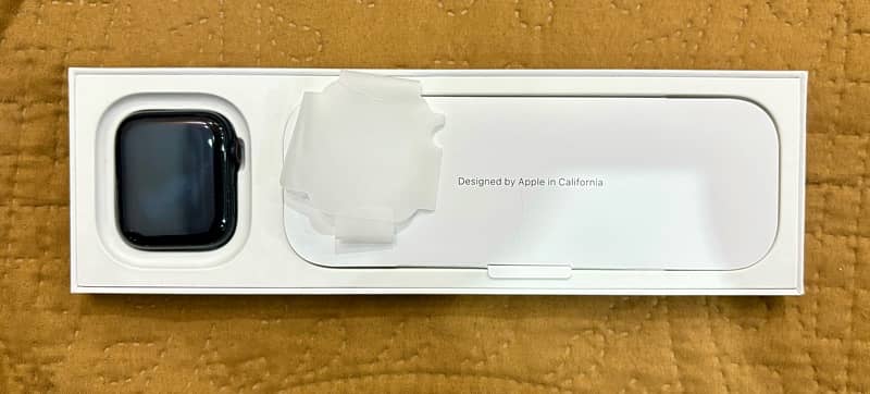 Apple Watch SE (Gen 2) 44mm Midnight GPS+CELLULAR 1