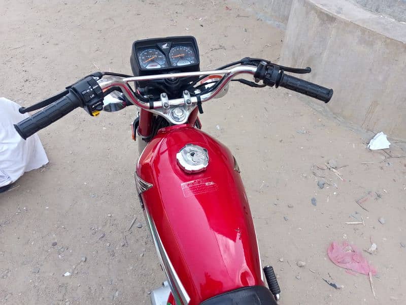 Altas Honda 125 2023 8 month ke ha Red calor 8